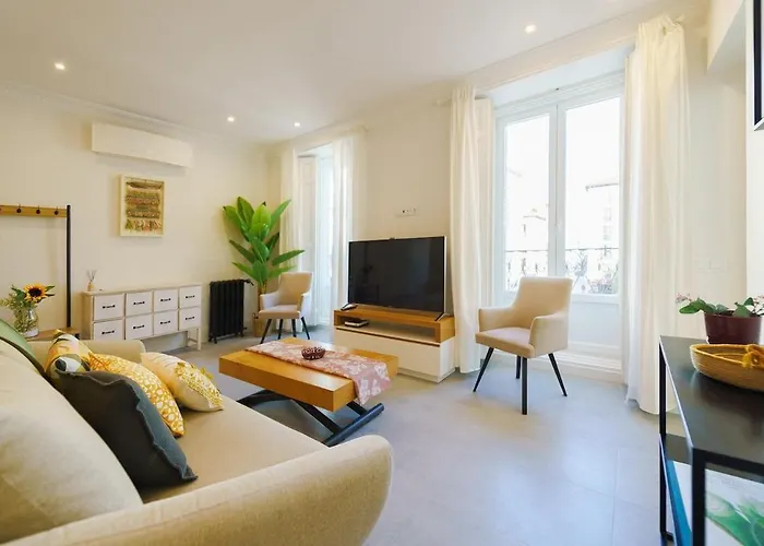 Exclusive Temporary Flat With Central Balconies Temporal Afi332D
