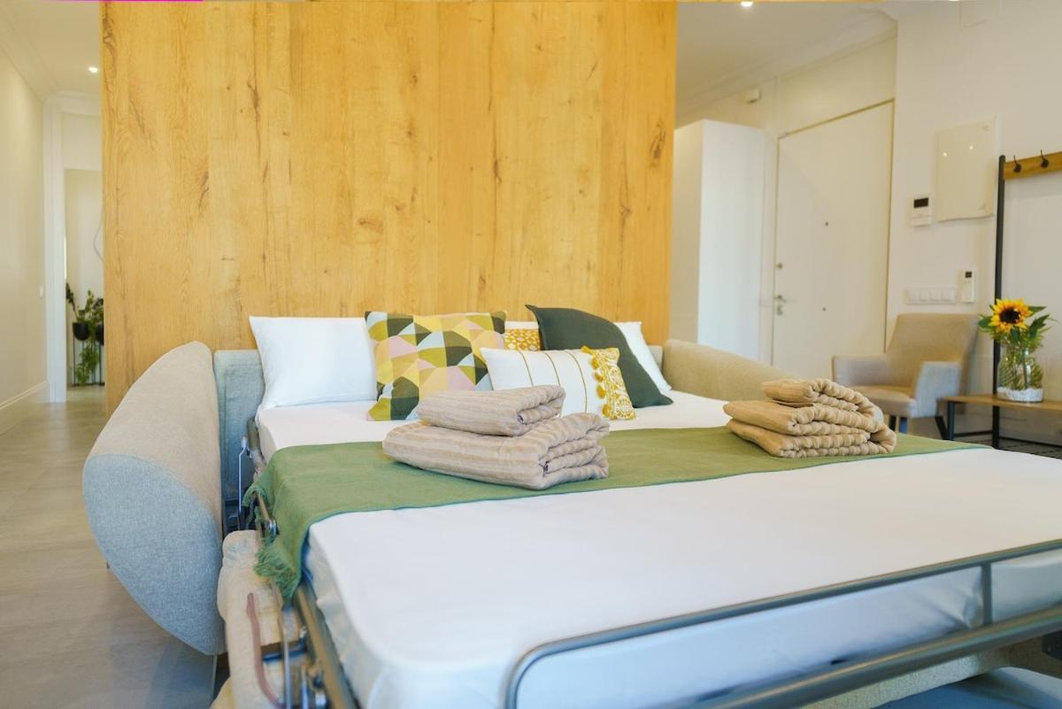 Exclusive Temporary Flat With Balconies Temporal Afi332d Apartamento