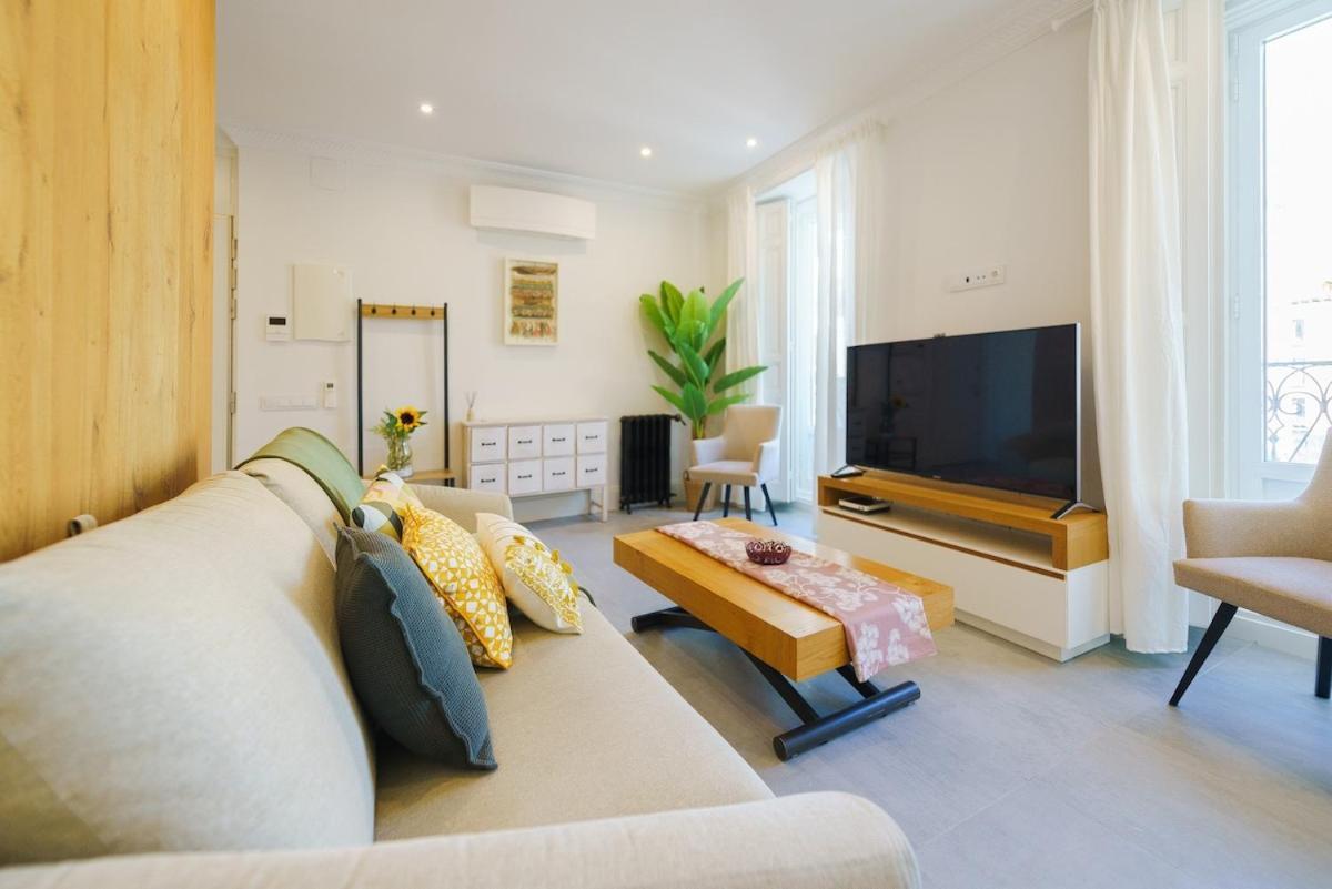 Exclusive Temporary Flat With Balconies Temporal Afi332d
