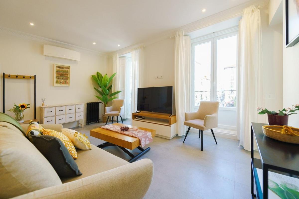 Exclusive Temporary Flat With Balconies Temporal Afi332d * Madrid